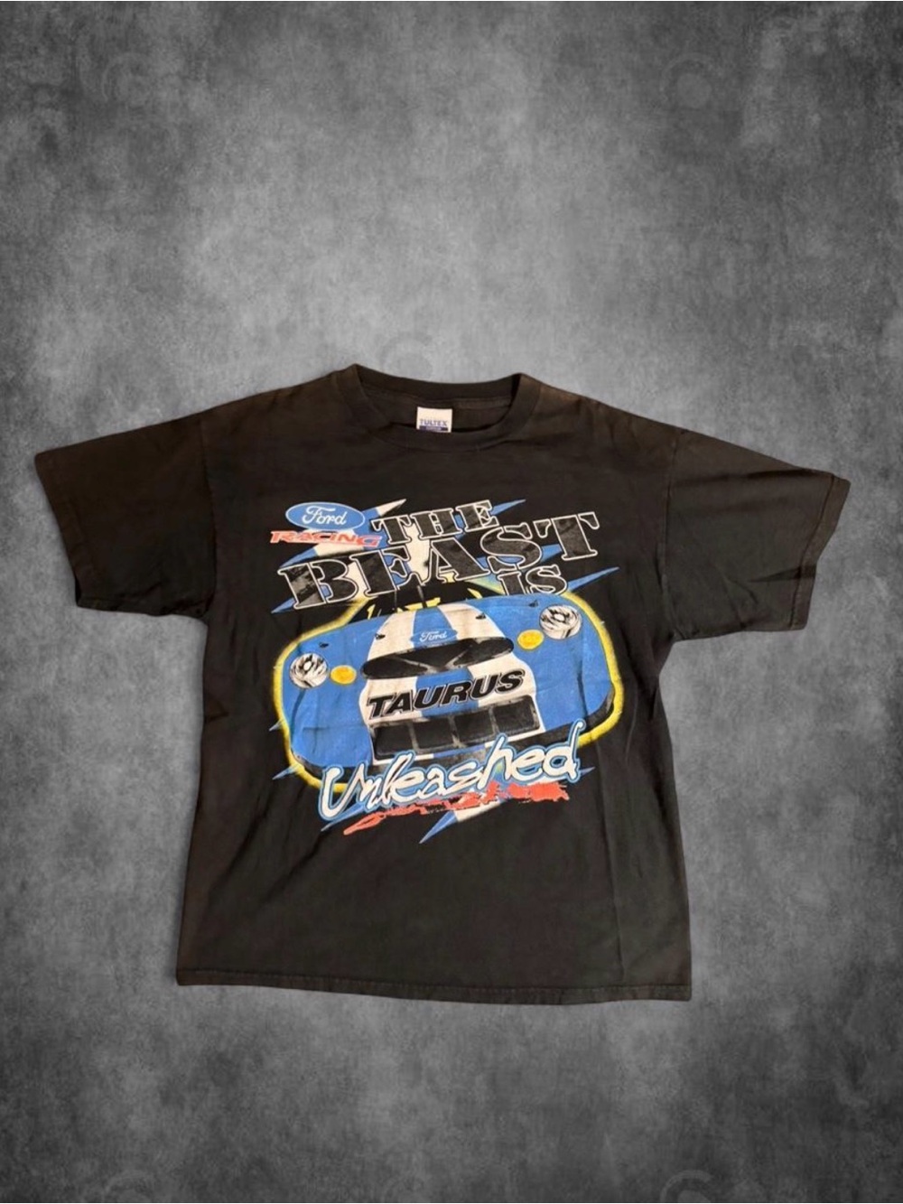 Ford Taurus black tee Size L